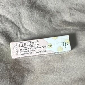 Clinique Lipstick - Shaping Lip Colour in Creamy Beige